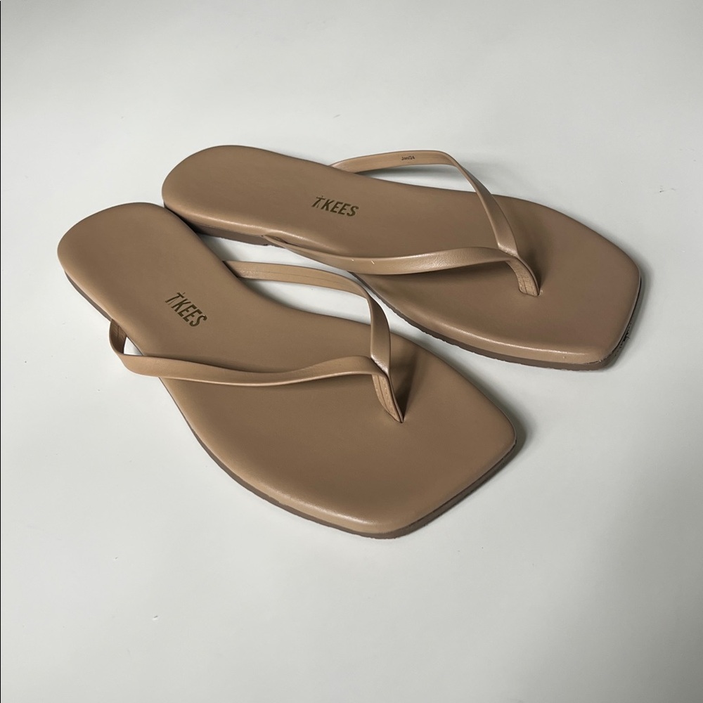 TKEES Square Toe Lily Flip Flop. Sz 8